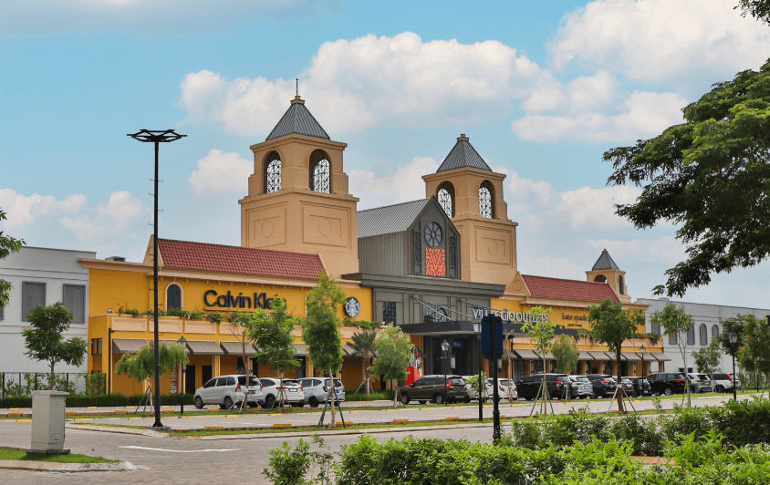 Summarecon Villaggio Outlet